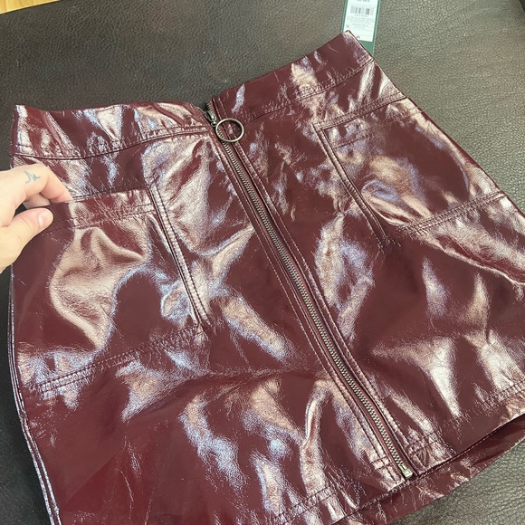 Beautiful maroon FAKE leather mini skirt - Picture 3 of 7